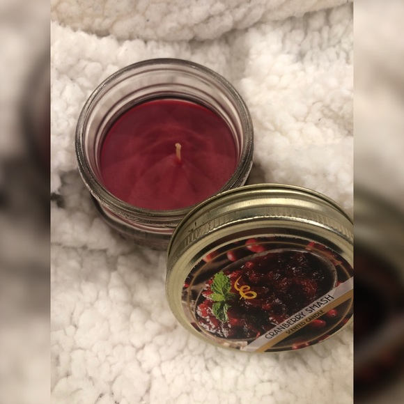 ❄️3/$12❄️ Cranberry Smash candle - Picture 3 of 4